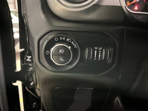 Used 2021 Jeep Gladiator Overland image 21