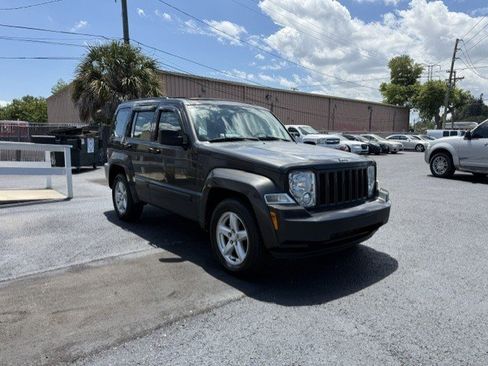 Used 2010 Jeep Liberty Sport w/ Trailer Tow Class III Group AWD/4WD image 3