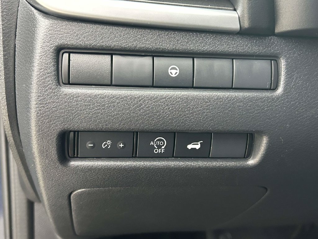 Used 2025 Nissan Rogue SV FWD image 17