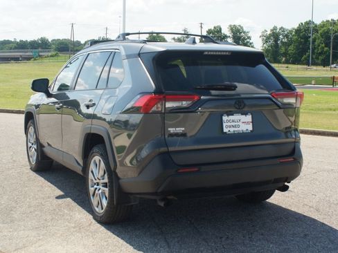 Used 2022 Toyota RAV4 XLE Premium AWD/4WD image 15