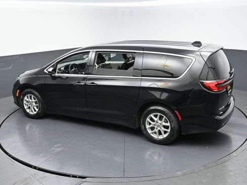 Used 2024 Chrysler Pacifica Touring-L image 48