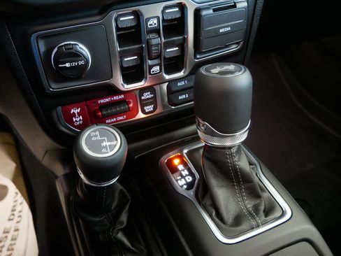 New 2026 Jeep Wrangler Unlimited Rubicon image 17