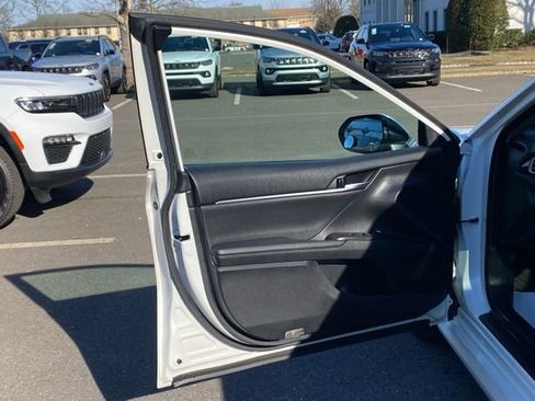 Used 2021 Toyota Camry XLE w/ Cold Weather Package image 25