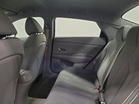 Used 2021 Hyundai Elantra SEL FWD image 18