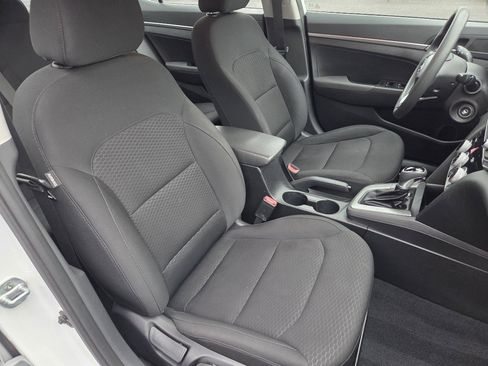 Used 2019 Hyundai Elantra SE w/ Cargo Package image 17