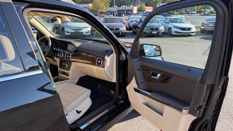 Used 2015 Mercedes-Benz GLK 350 4MATIC image 29