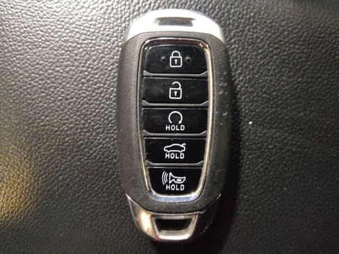 Used 2021 Hyundai Elantra SEL FWD image 32