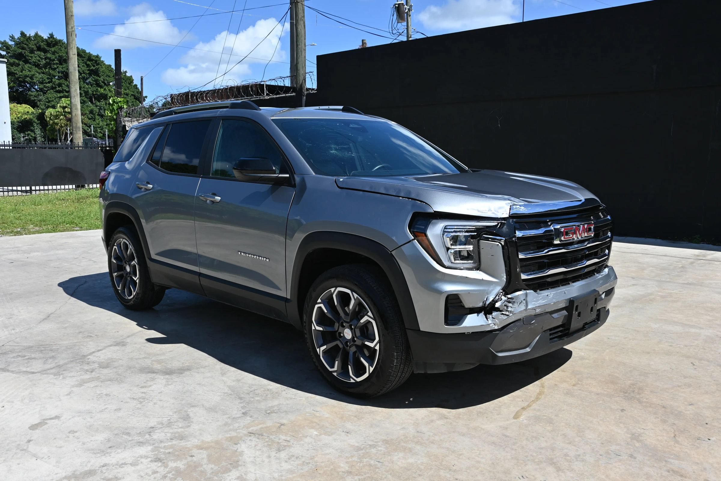 Used 2026 GMC Terrain Elevation w/ Elevation Premium Package FWD image 1