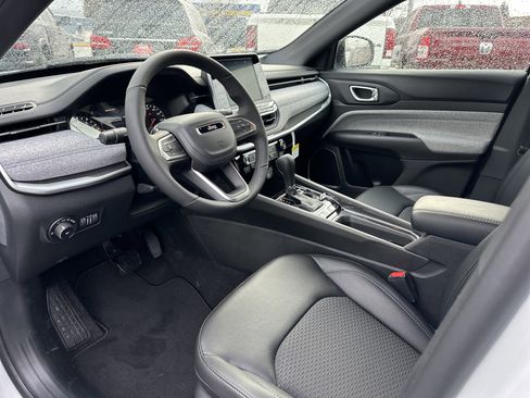 New 2026 Jeep Compass Latitude image 9