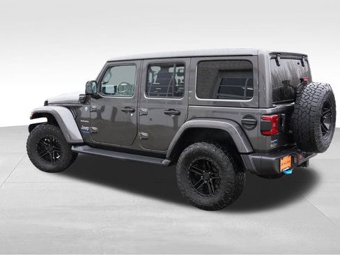 Used 2022 Jeep Wrangler Unlimited Sahara w/ Cold Weather Group image 8
