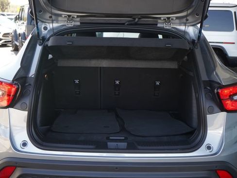 Used 2026 Chevrolet Trax RS w/ Sunroof Package FWD image 7