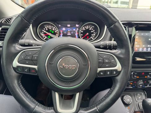 Used 2021 Jeep Compass Latitude w/ Sun and Sound Group AWD/4WD image 9