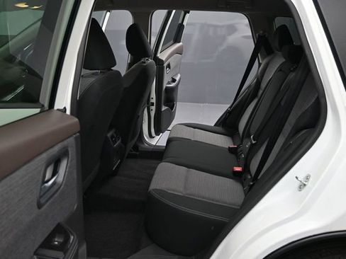 Used 2023 Nissan Rogue SV image 9