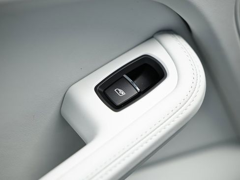 New 2026 Porsche Macan image 29