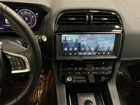 Used 2020 Jaguar F-PACE S image 6