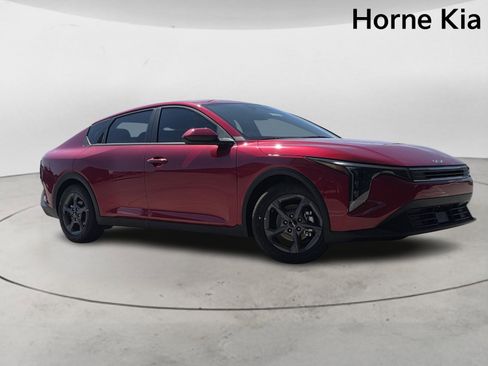 New 2025 Kia K4 LXS image 2