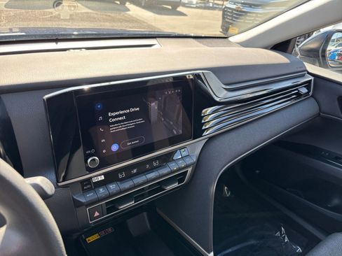 Used 2025 Toyota Camry LE FWD image 17