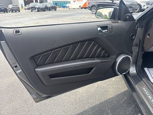 Used 2010 Ford Mustang Premium RWD image 18