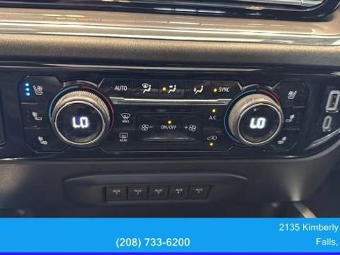 Used 2024 Chevrolet Silverado 3500 High Country w/ High Country Premium Package image 34