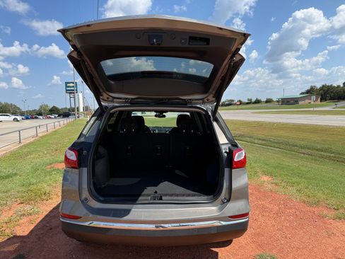 Used 2018 Chevrolet Equinox LT image 8
