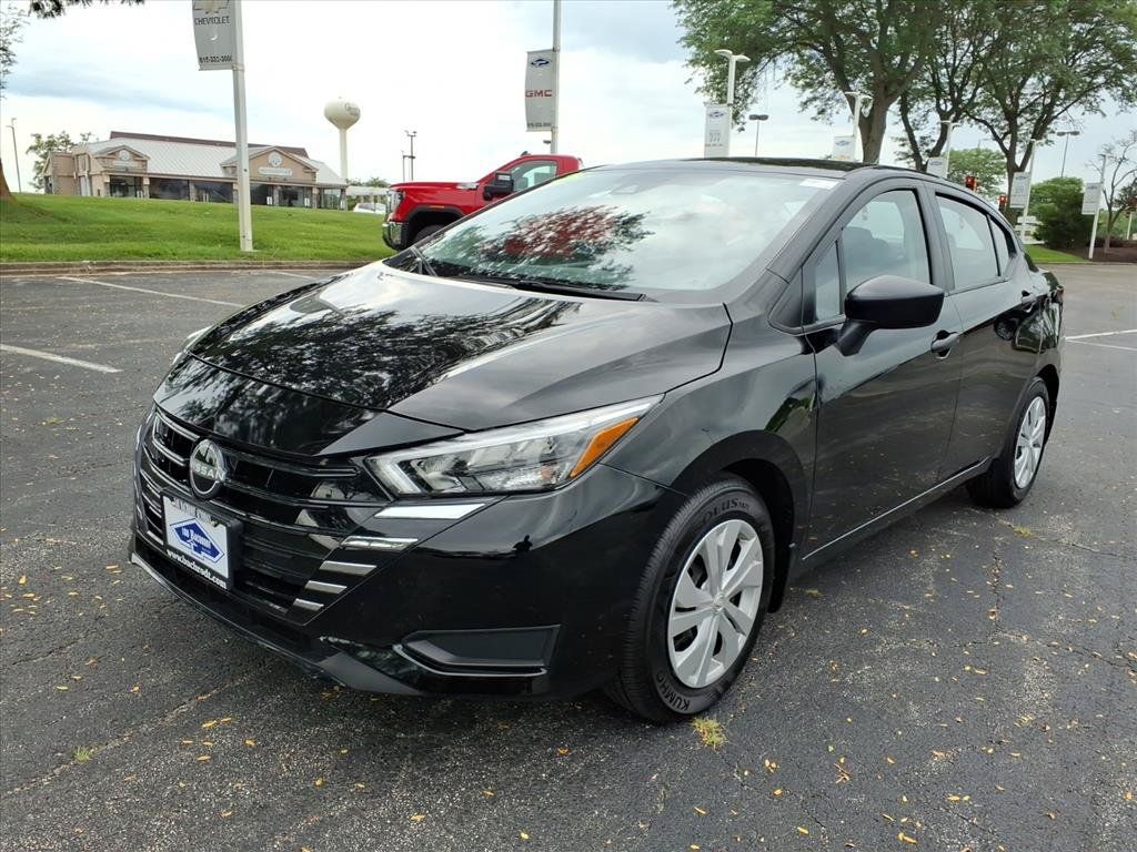 Used 2025 Nissan Versa S w/ Trunk Package FWD image 3