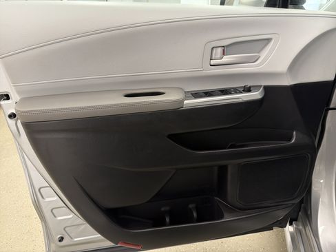 Used 2025 Toyota Sienna LE AWD/4WD image 25