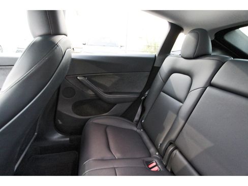 Used 2025 Tesla Model Y Long Range RWD image 15