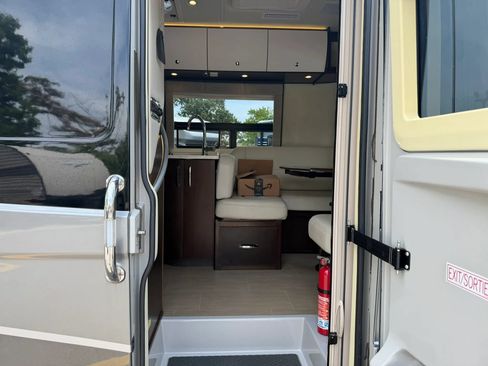 Used 2015 Mercedes-Benz Sprinter 3500 image 23