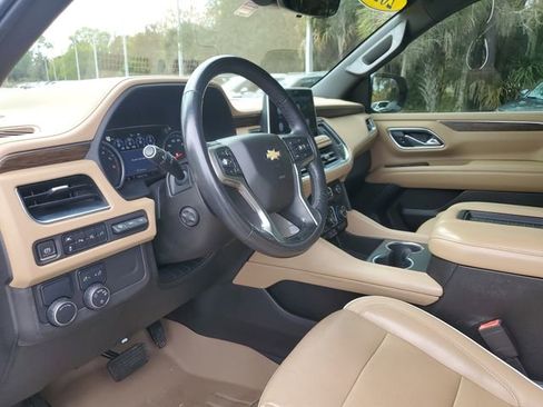 Used 2021 Chevrolet Suburban Premier image 16