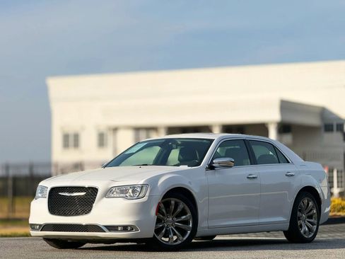 Used 2020 Chrysler 300 Limited image 1