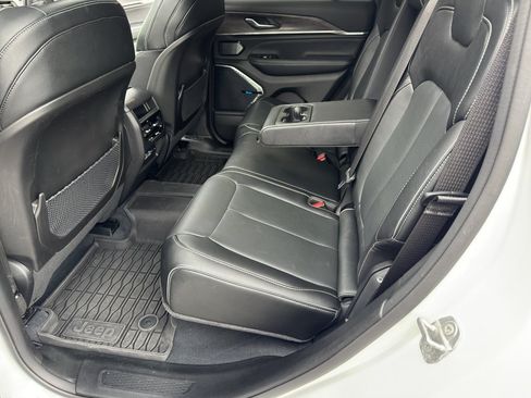 Used 2022 Jeep Grand Cherokee Overland AWD/4WD image 30