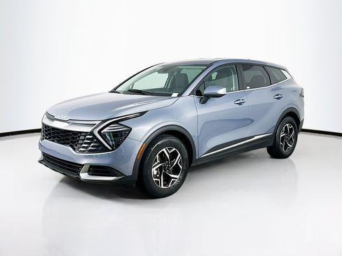 Used 2025 Kia Sportage LX FWD image 3