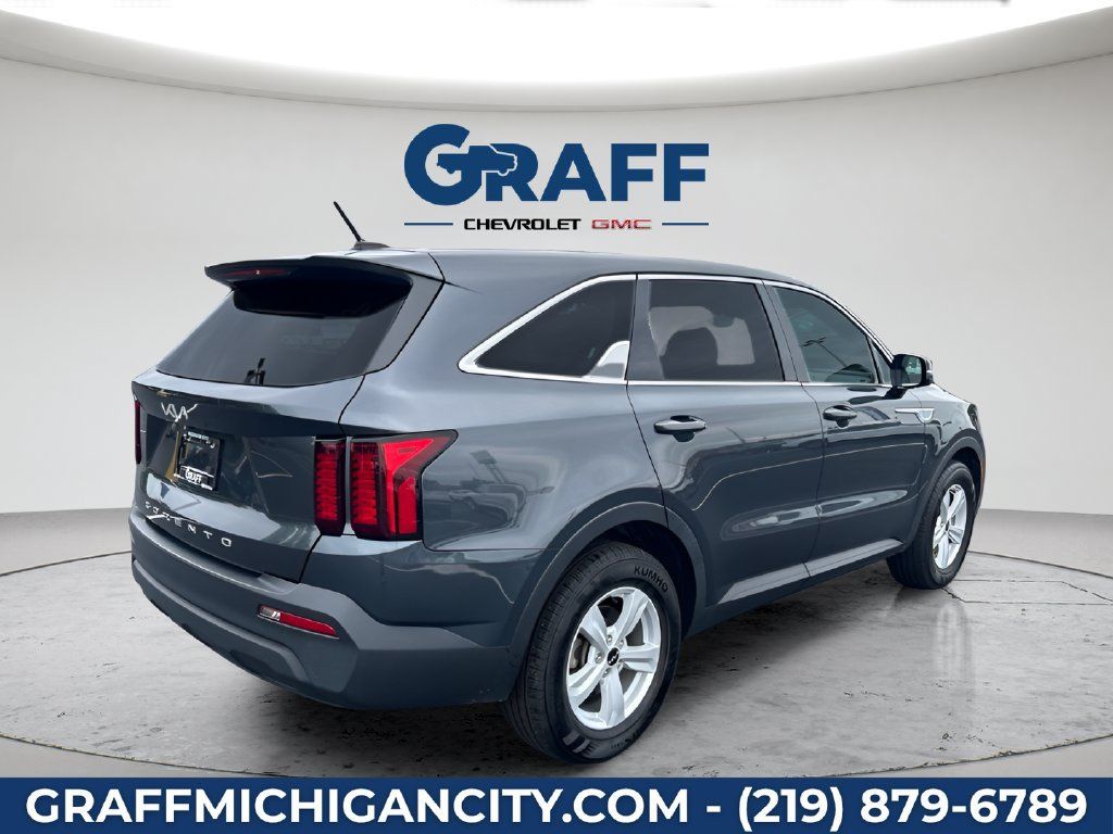 Used 2022 Kia Sorento LX FWD image 5