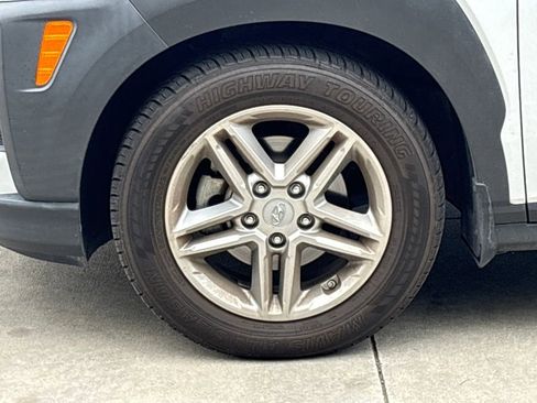 Used 2021 Hyundai Kona SE image 11