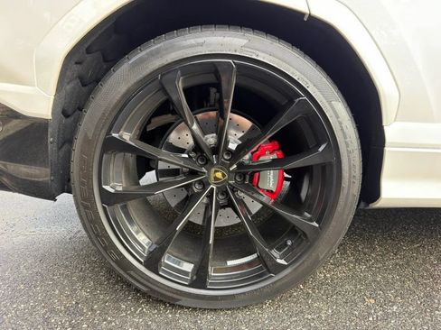 Used 2022 Lamborghini Urus AWD/4WD image 14