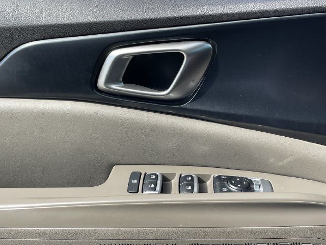 Used 2025 Kia Carnival FWD image 22