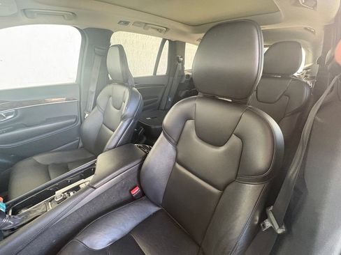 Used 2019 Volvo XC90 T5 Momentum AWD/4WD image 2