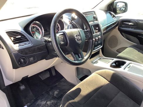 Used 2013 Dodge Grand Caravan SXT FWD image 21