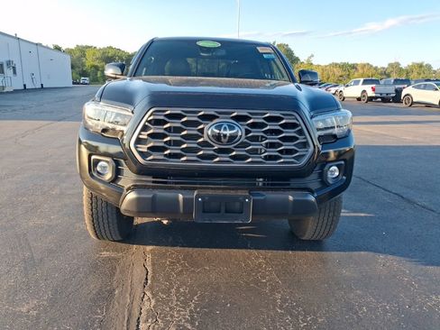 Used 2023 Toyota Tacoma TRD Off-Road w/ TRD Premium Off Road Package AWD/4WD image 7