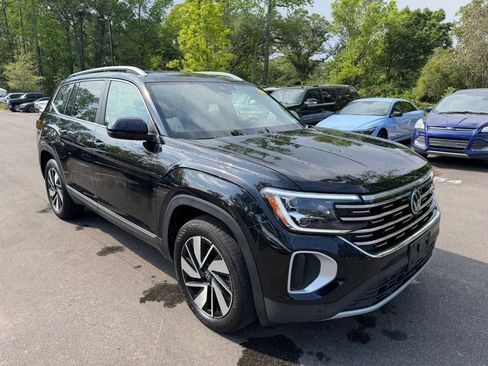 Used 2025 Volkswagen Atlas SEL AWD/4WD image 3
