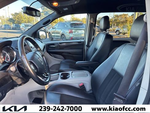 Used 2017 Dodge Grand Caravan SXT image 10