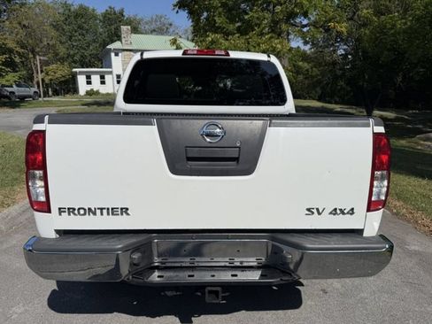 Used 2011 Nissan Frontier SV AWD/4WD image 8