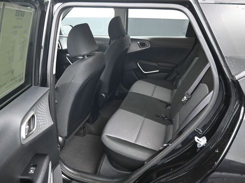 Used 2023 Kia Soul LX image 10