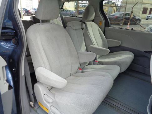 Used 2014 Toyota Sienna LE image 16