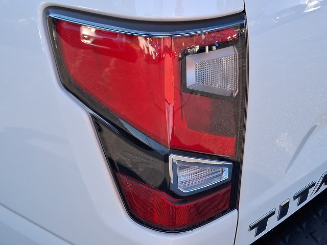 Used 2021 Nissan Titan SL w/ Moonroof Package AWD/4WD image 10
