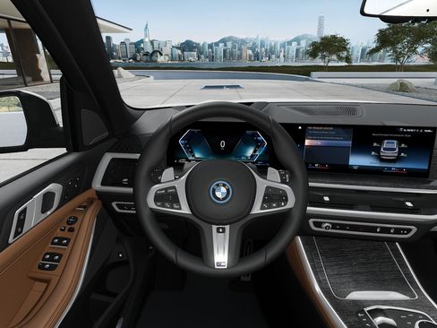 New 2025 BMW X5 xDrive50e w/ M Sport Package image 13
