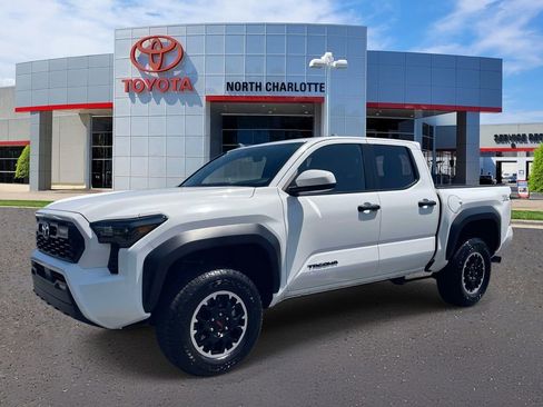 Used 2025 Toyota Tacoma TRD Off-Road AWD/4WD image 4