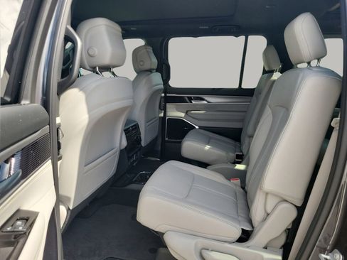 New 2025 Jeep Wagoneer Series III w/ Quick Order Package 25C Super image 15