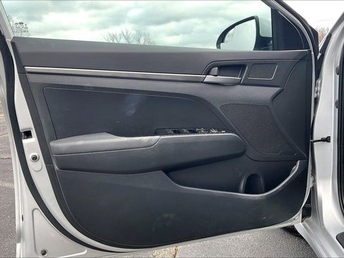 Used 2018 Hyundai Elantra SE image 18