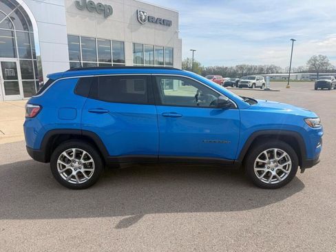 Used 2023 Jeep Compass Latitude AWD/4WD image 2